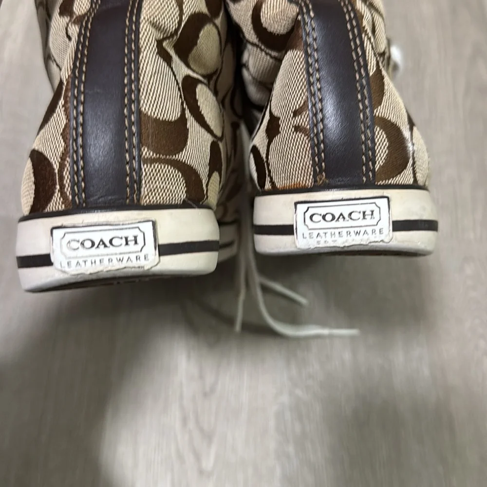 Coach - Picture 6 of 7